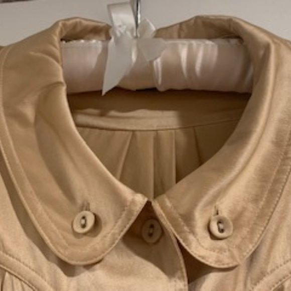 Ultra-Feminine Gold Silk Cap-Sleeve Blouse - Picture 3 of 9
